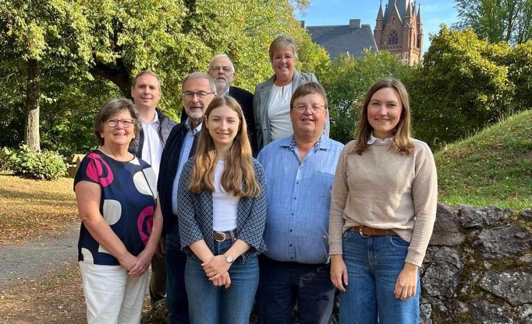 Neuer Vorstand gewählt, Der neue Vorstand: Sabine Debus, David Reese, Dr. Werner Pohlmann, Günter Noll, Olivia Schöneweiß, Beate Hoffmann, Hubert Hecker, Rebecca Reese